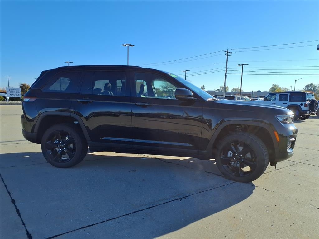 2025 Jeep Grand Cherokee Laredo