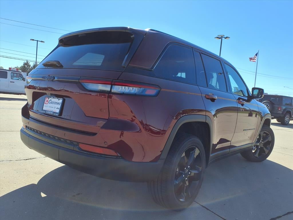 2025 Jeep Grand Cherokee Laredo