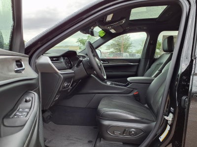 2026 Jeep Grand Cherokee Laredo Altitude