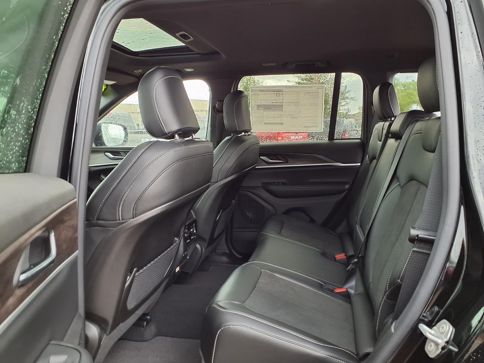 2026 Jeep Grand Cherokee Laredo Altitude