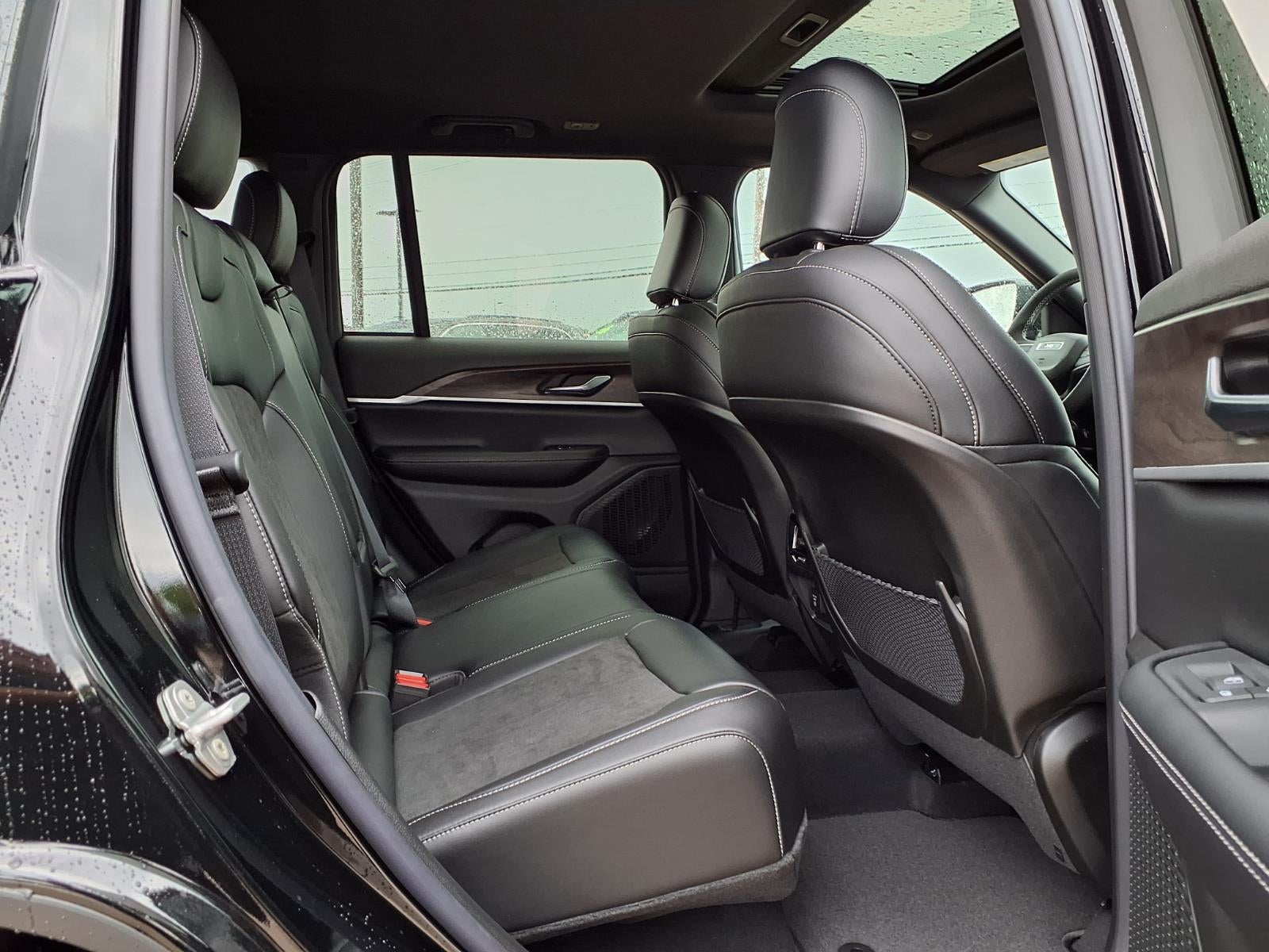 2026 Jeep Grand Cherokee Laredo Altitude