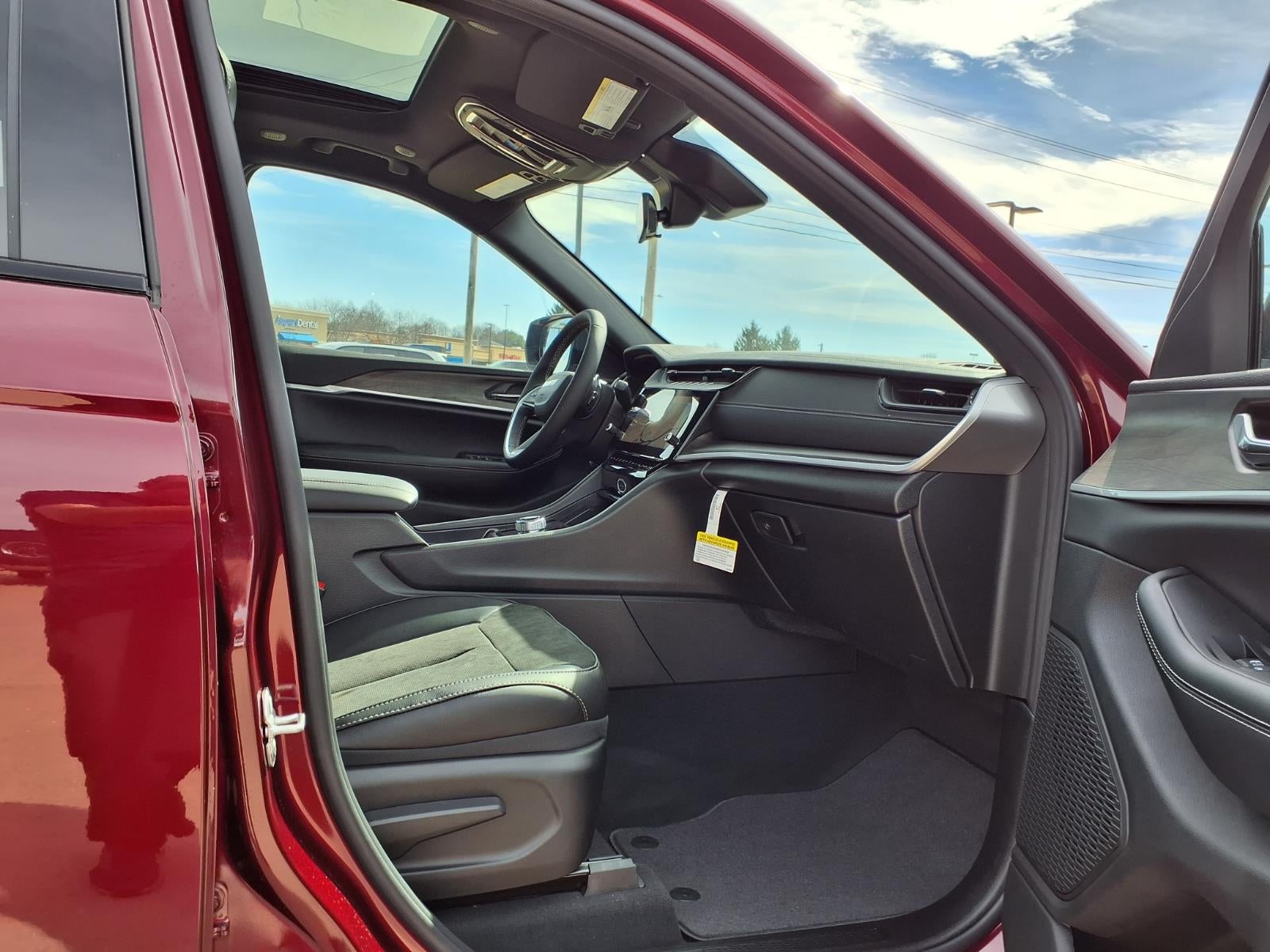 2026 Jeep Grand Cherokee Laredo