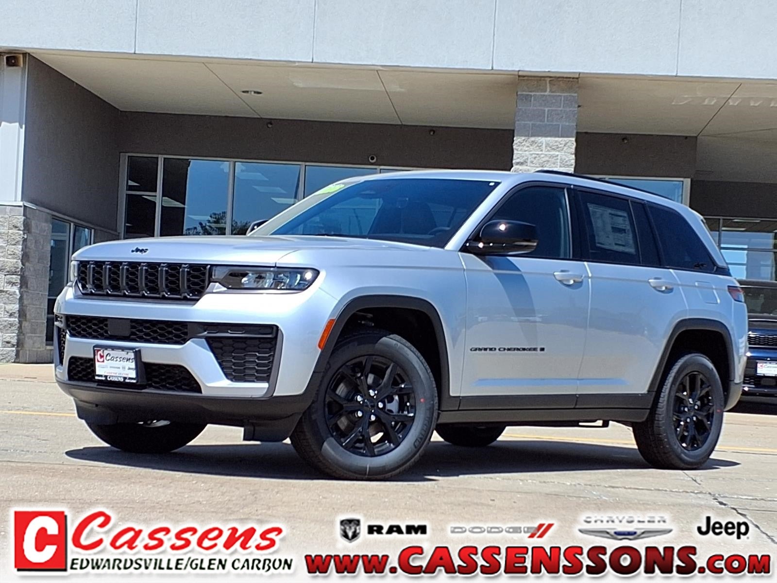 2026 Jeep Grand Cherokee Laredo Altitude