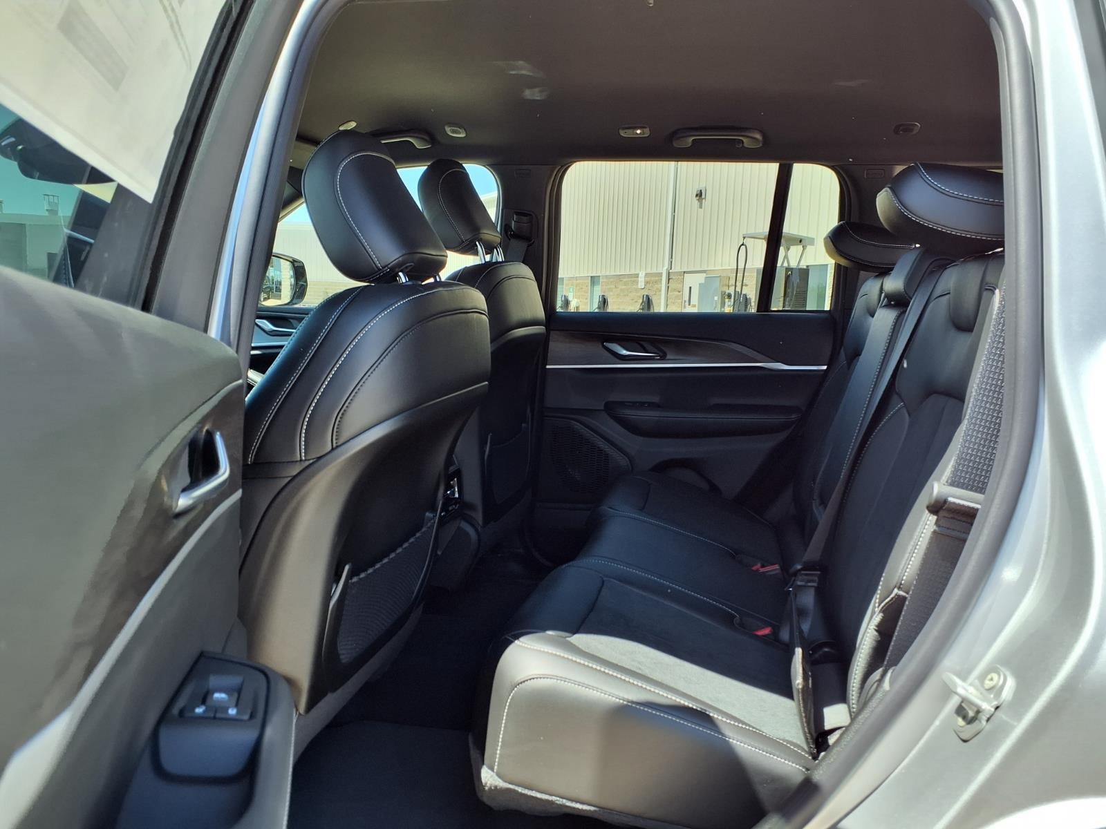 2026 Jeep Grand Cherokee Laredo Altitude