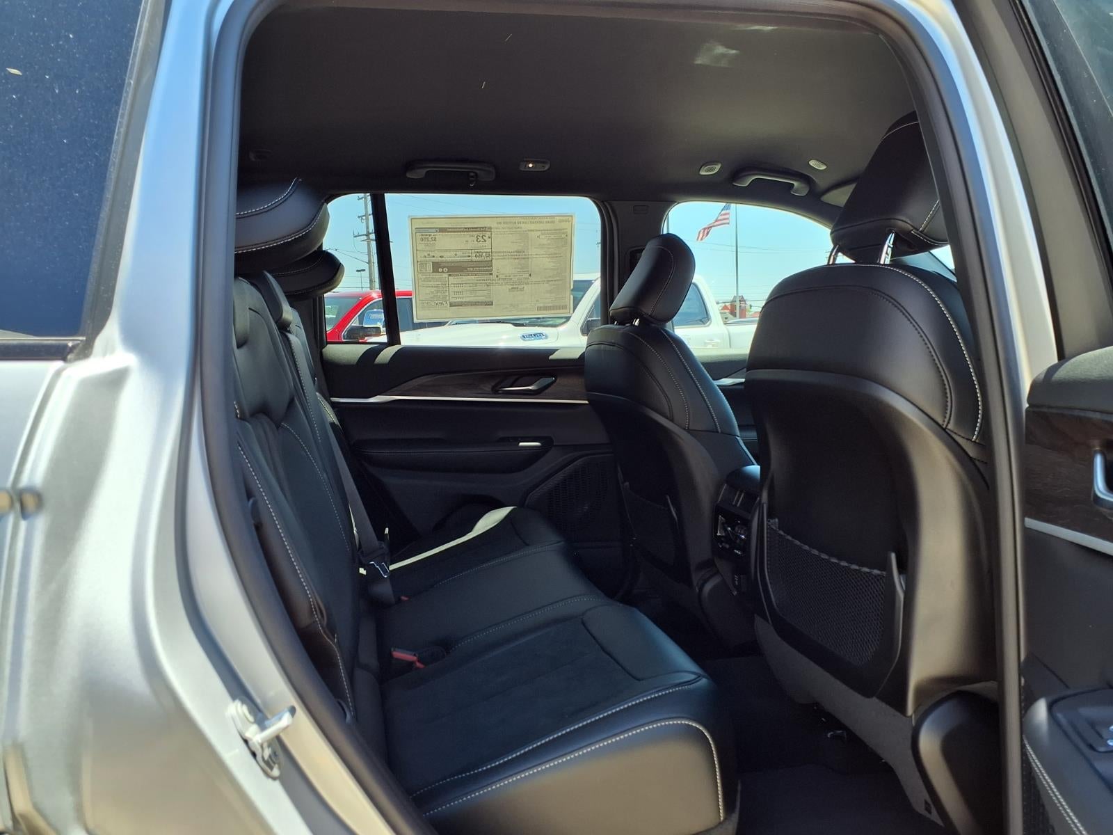 2026 Jeep Grand Cherokee Laredo Altitude