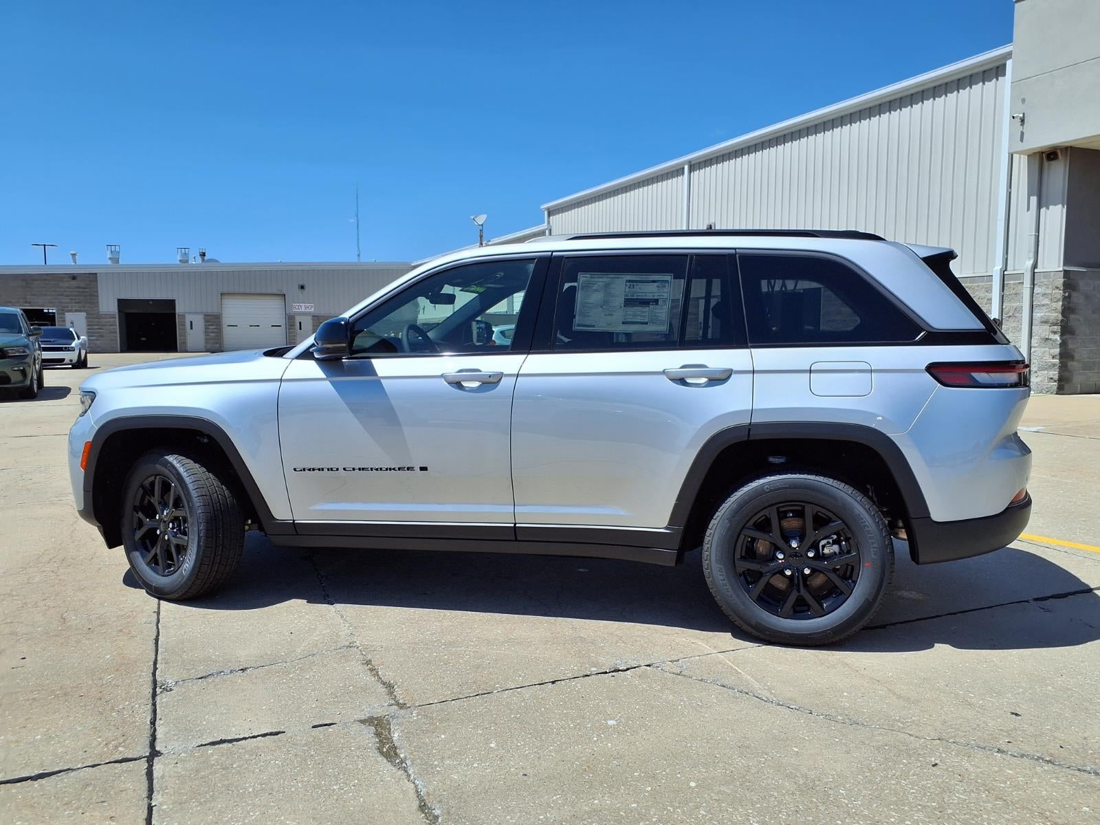 2026 Jeep Grand Cherokee Laredo Altitude