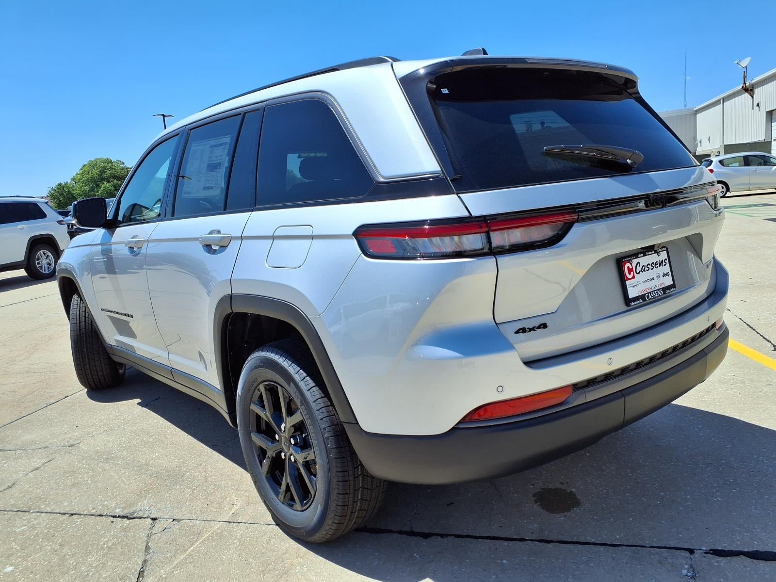 2026 Jeep Grand Cherokee Laredo Altitude