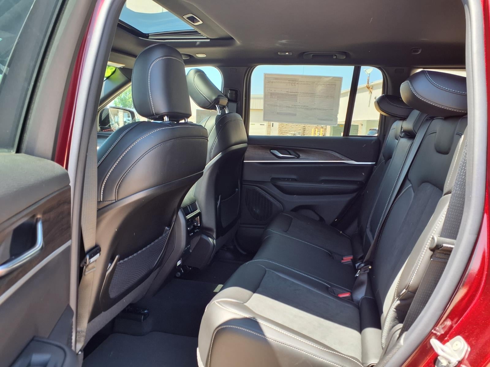 2026 Jeep Grand Cherokee Laredo Altitude