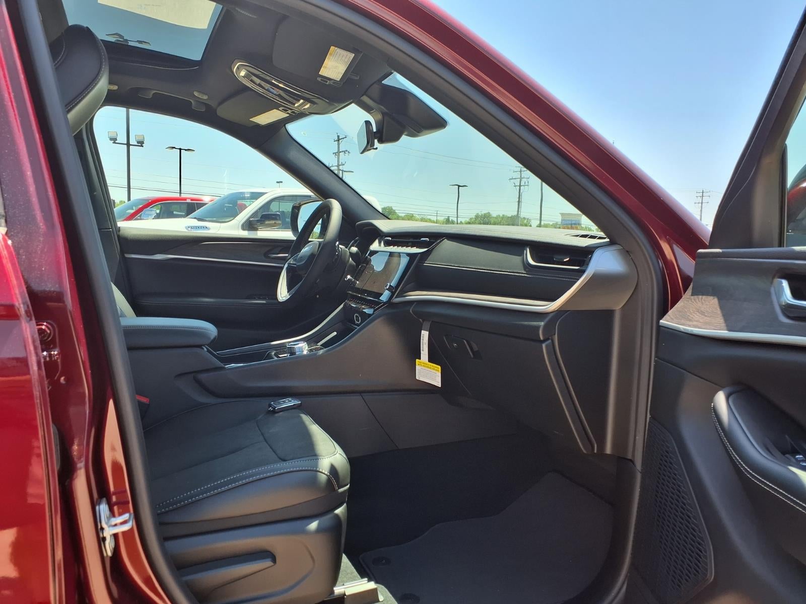 2026 Jeep Grand Cherokee Laredo Altitude
