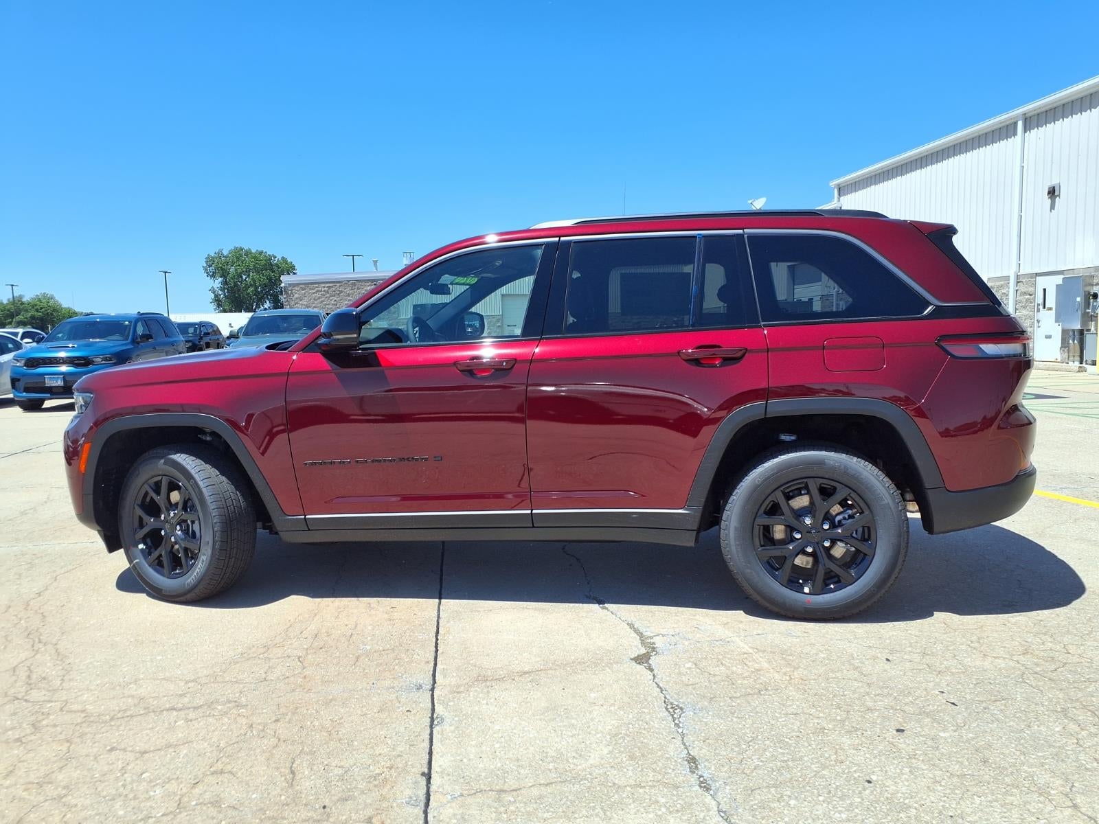 2026 Jeep Grand Cherokee Laredo Altitude