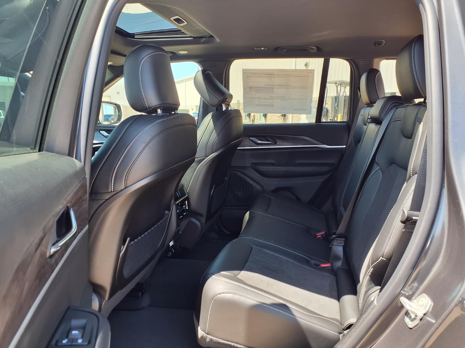 2026 Jeep Grand Cherokee Laredo Altitude