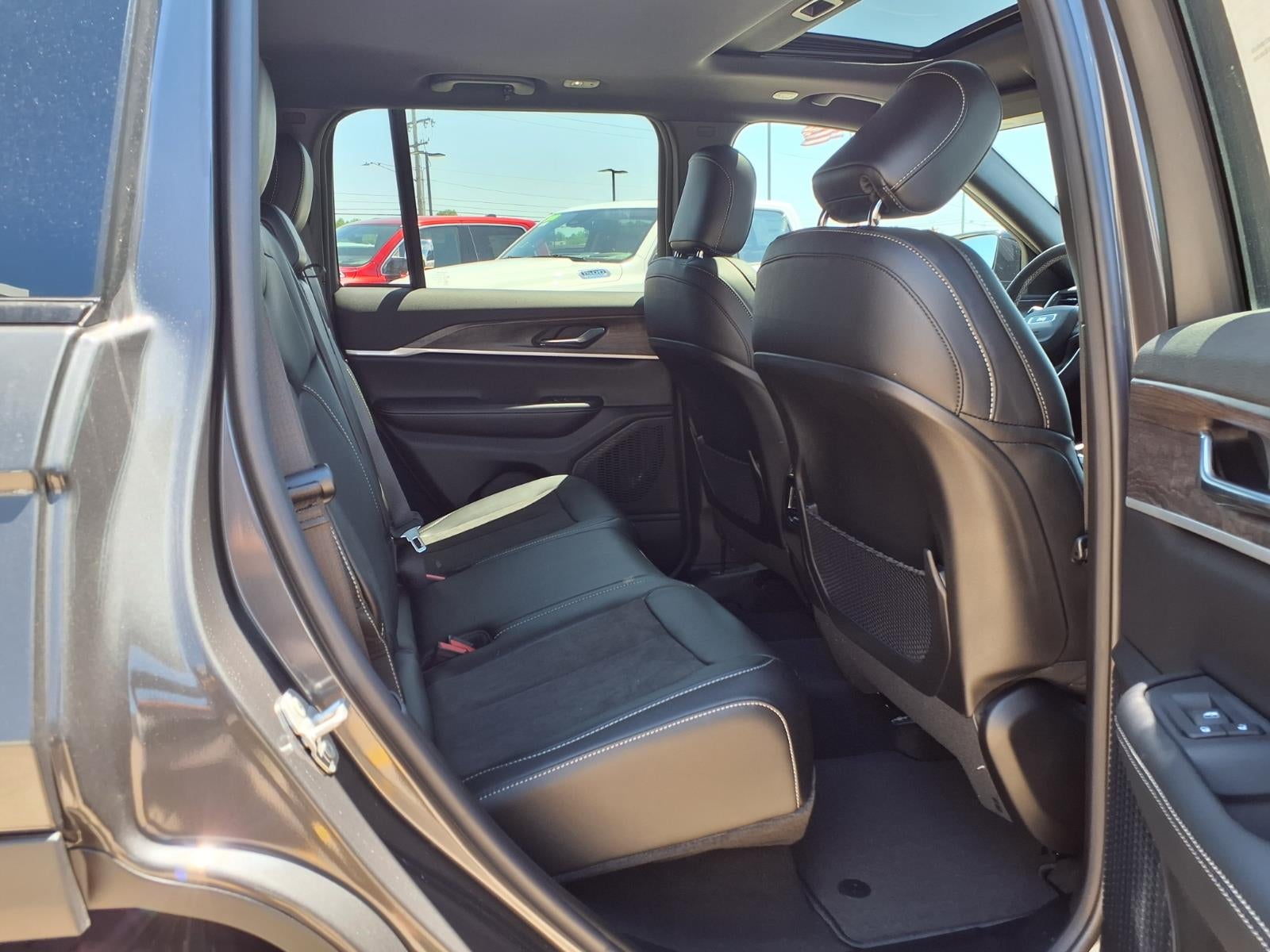 2026 Jeep Grand Cherokee Laredo Altitude