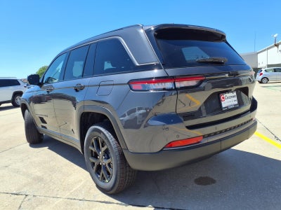 2026 Jeep Grand Cherokee Laredo Altitude