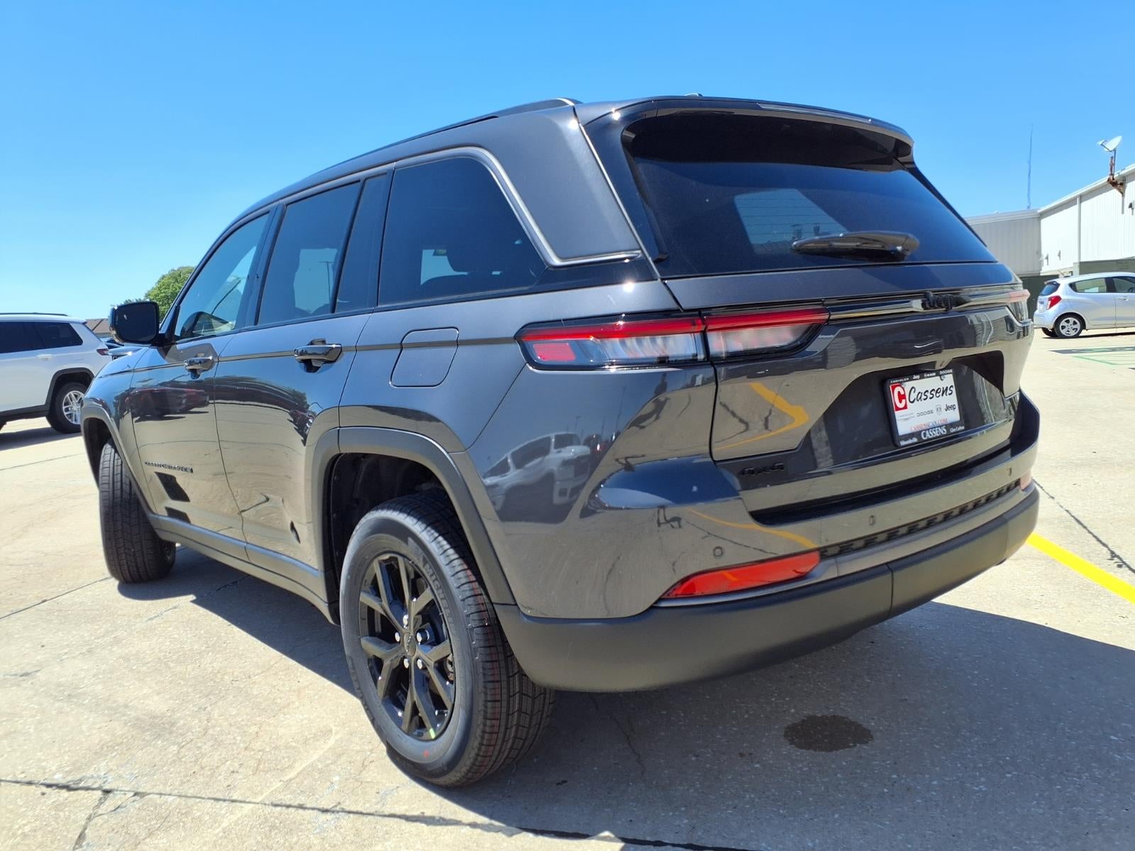 2026 Jeep Grand Cherokee Laredo Altitude