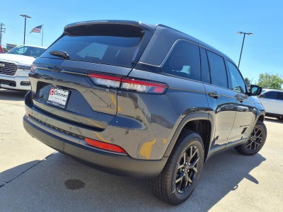 2026 Jeep Grand Cherokee Laredo Altitude