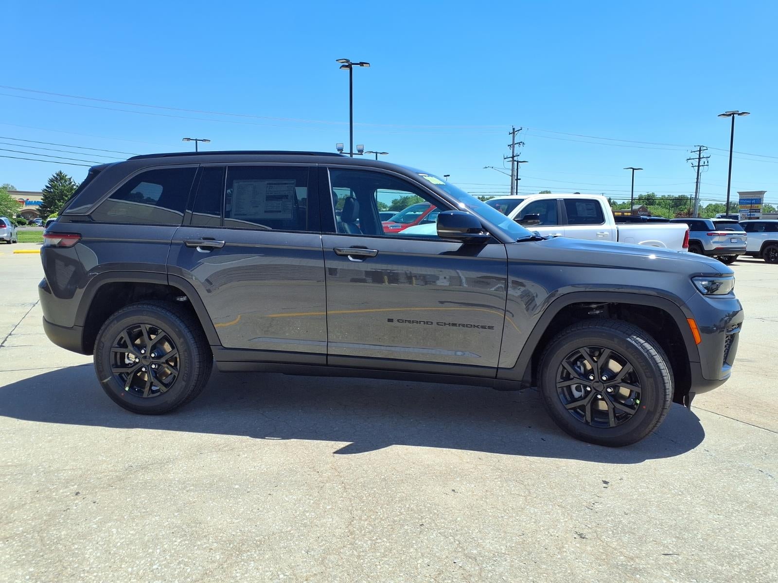 2026 Jeep Grand Cherokee Laredo Altitude