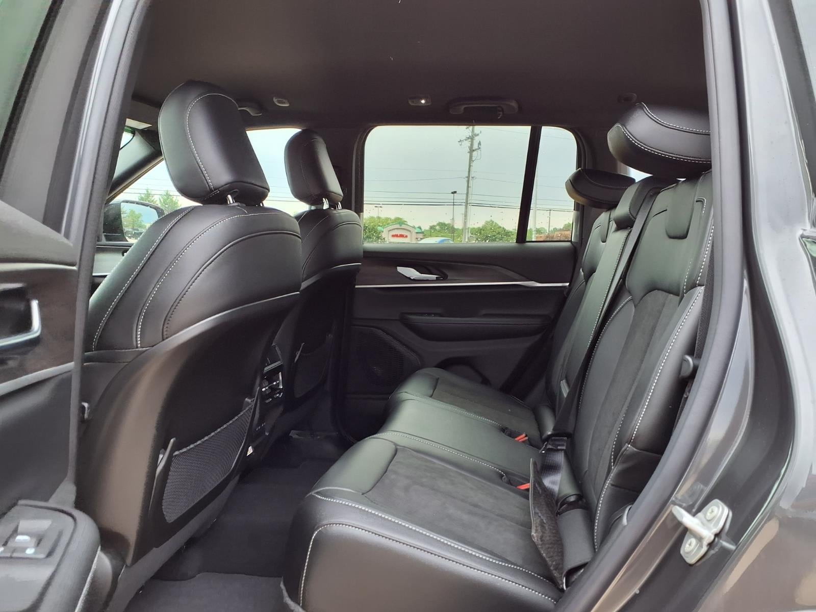 2026 Jeep Grand Cherokee Laredo Altitude