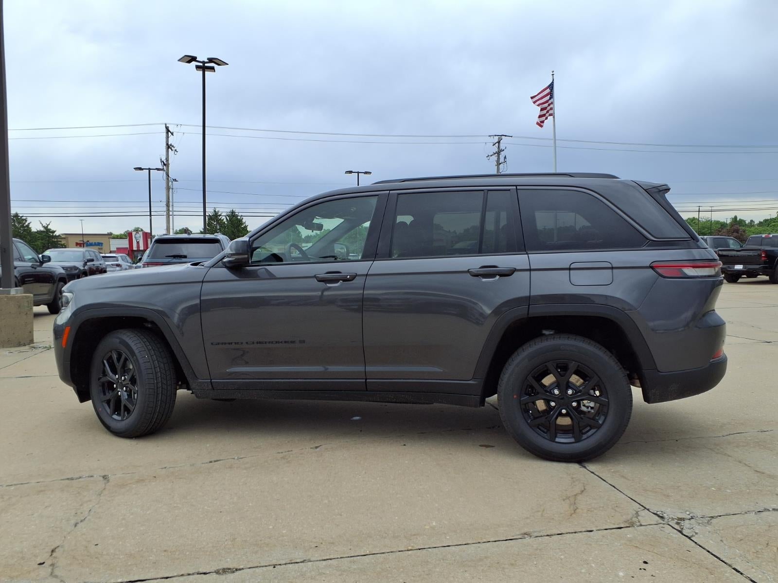 2026 Jeep Grand Cherokee Laredo Altitude