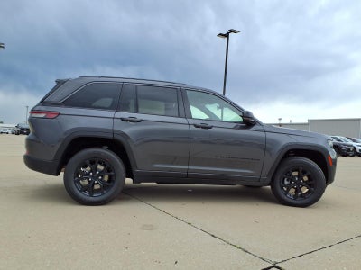 2026 Jeep Grand Cherokee Laredo Altitude