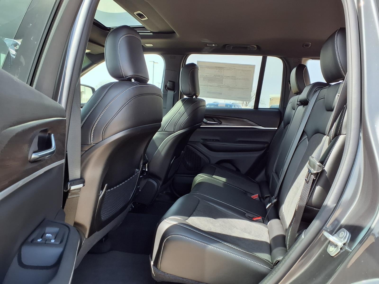 2026 Jeep Grand Cherokee Laredo