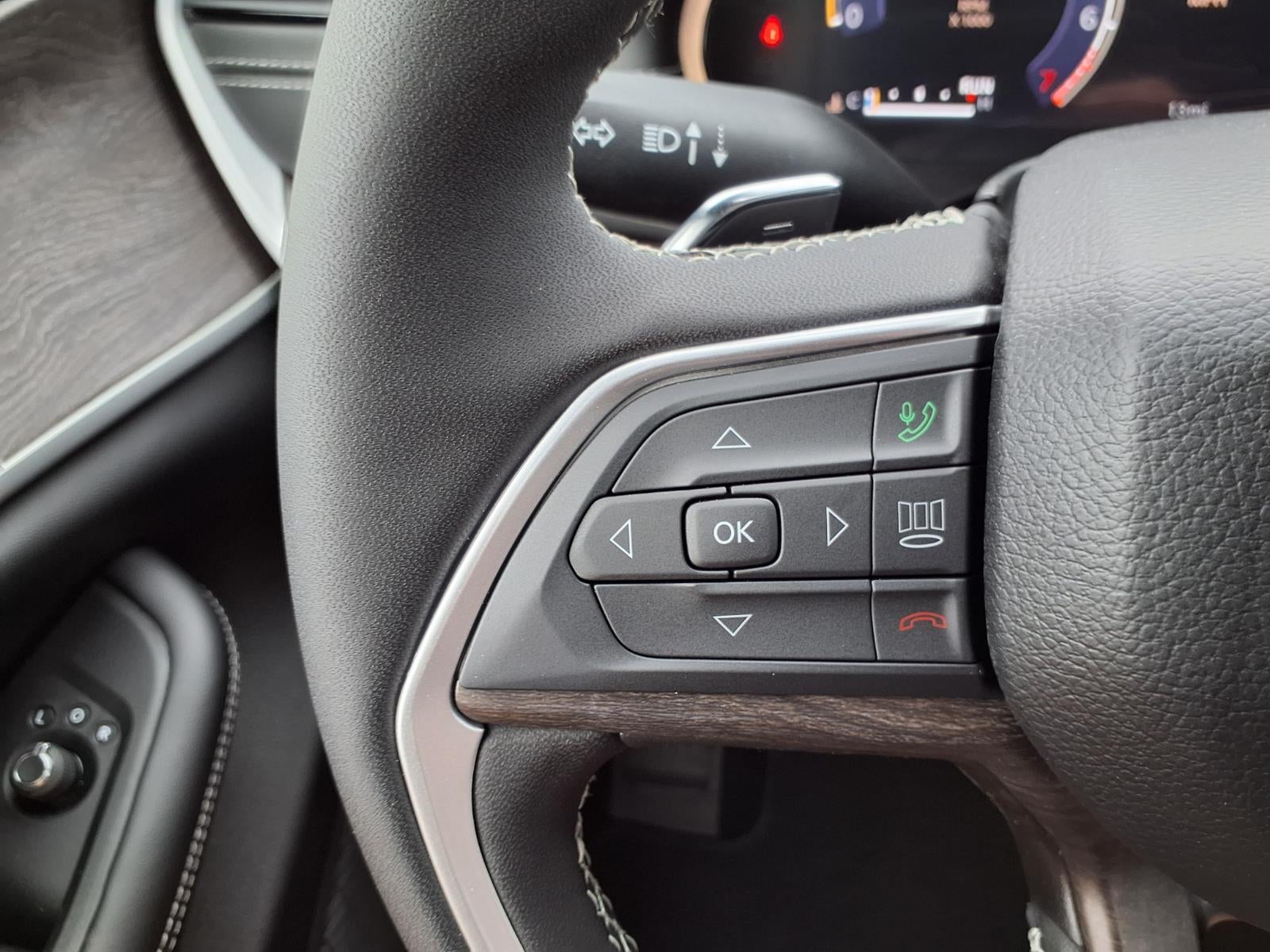 2026 Jeep Grand Cherokee Laredo Altitude