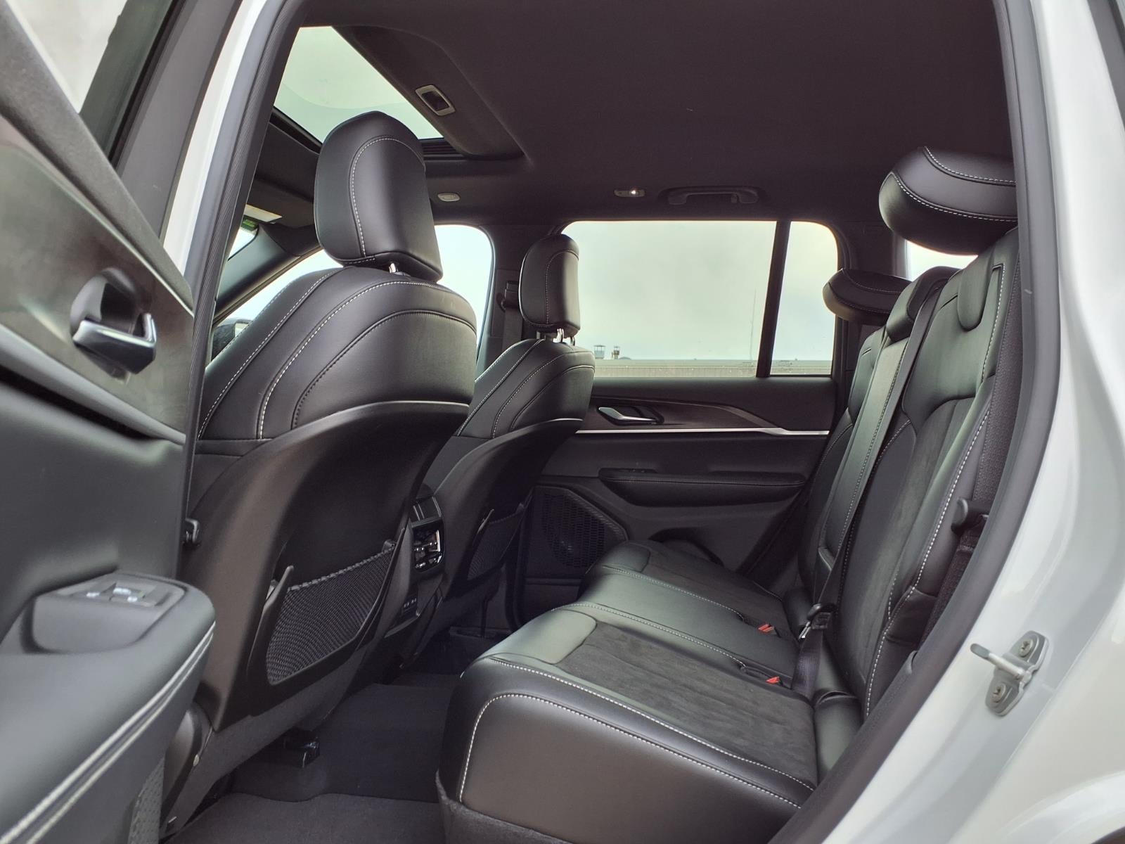 2026 Jeep Grand Cherokee Laredo Altitude