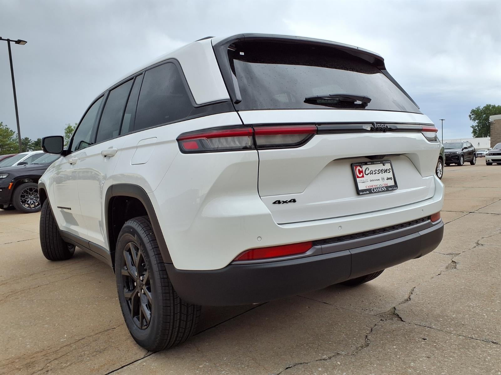 2026 Jeep Grand Cherokee Laredo Altitude
