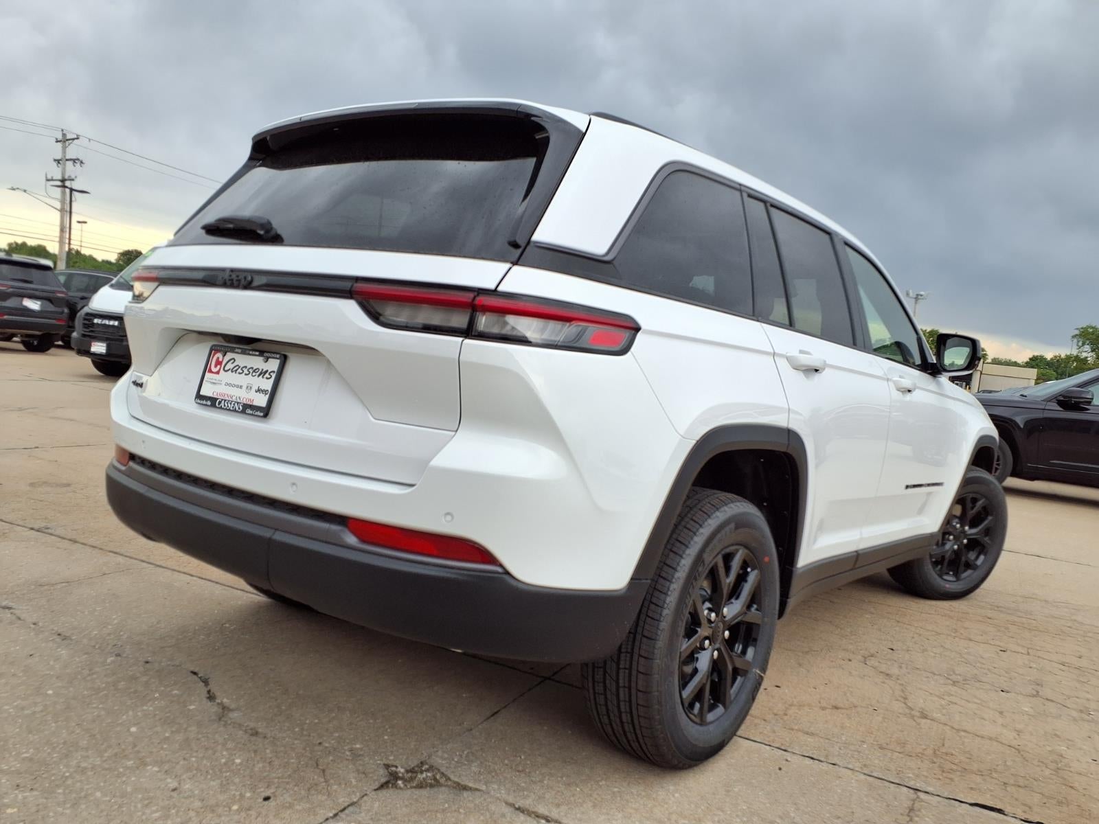 2026 Jeep Grand Cherokee Laredo Altitude
