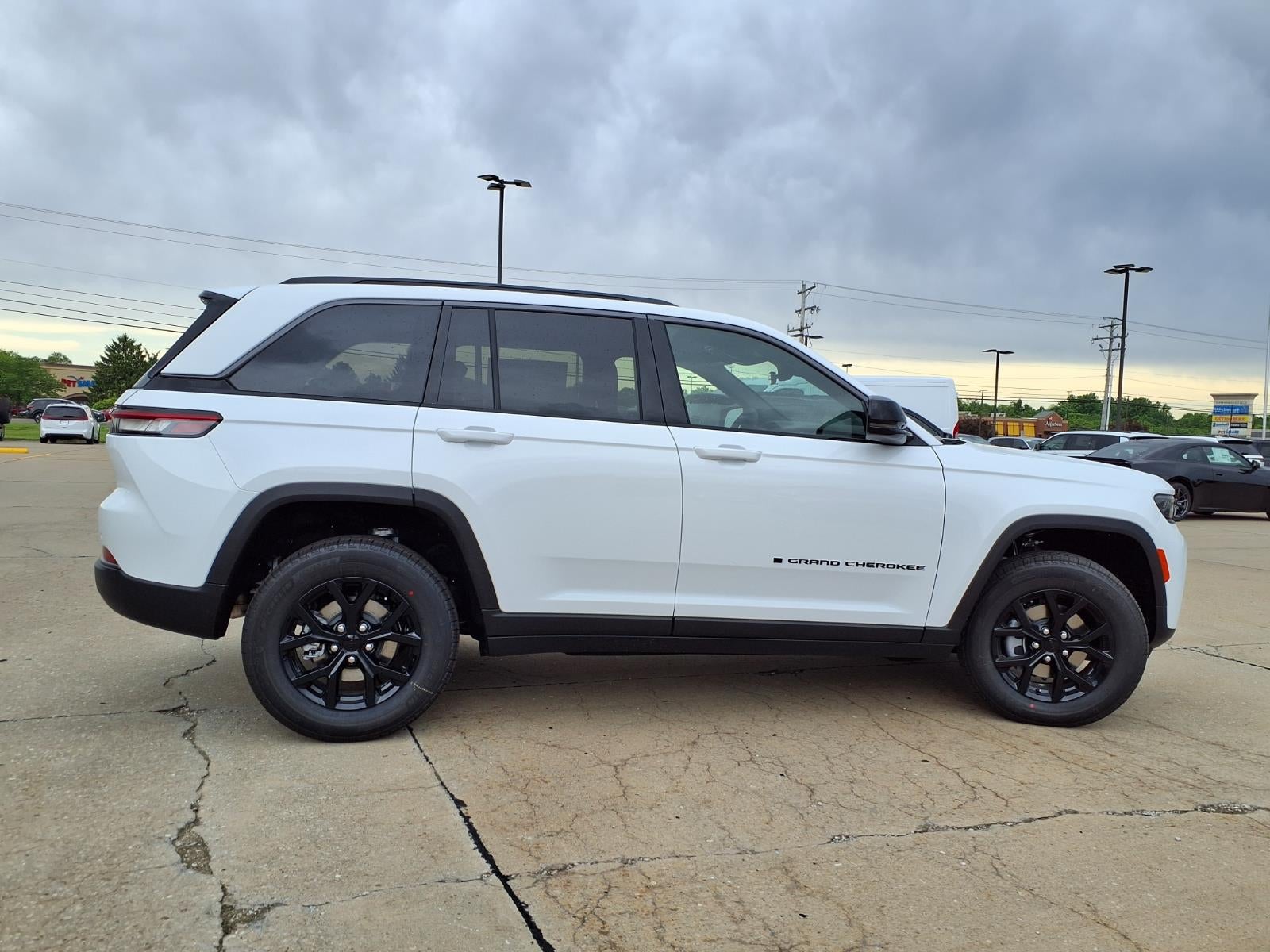 2026 Jeep Grand Cherokee Laredo Altitude