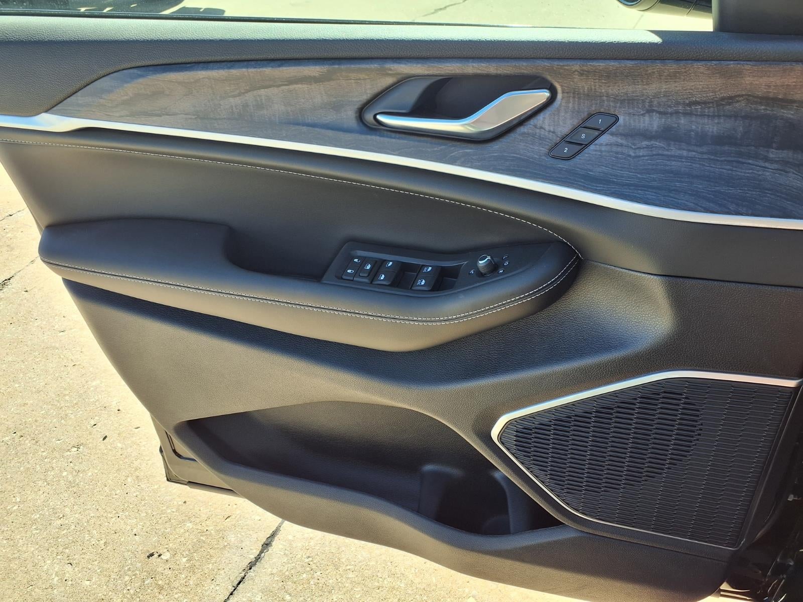 2027 Jeep Grand Cherokee Limited Reserve