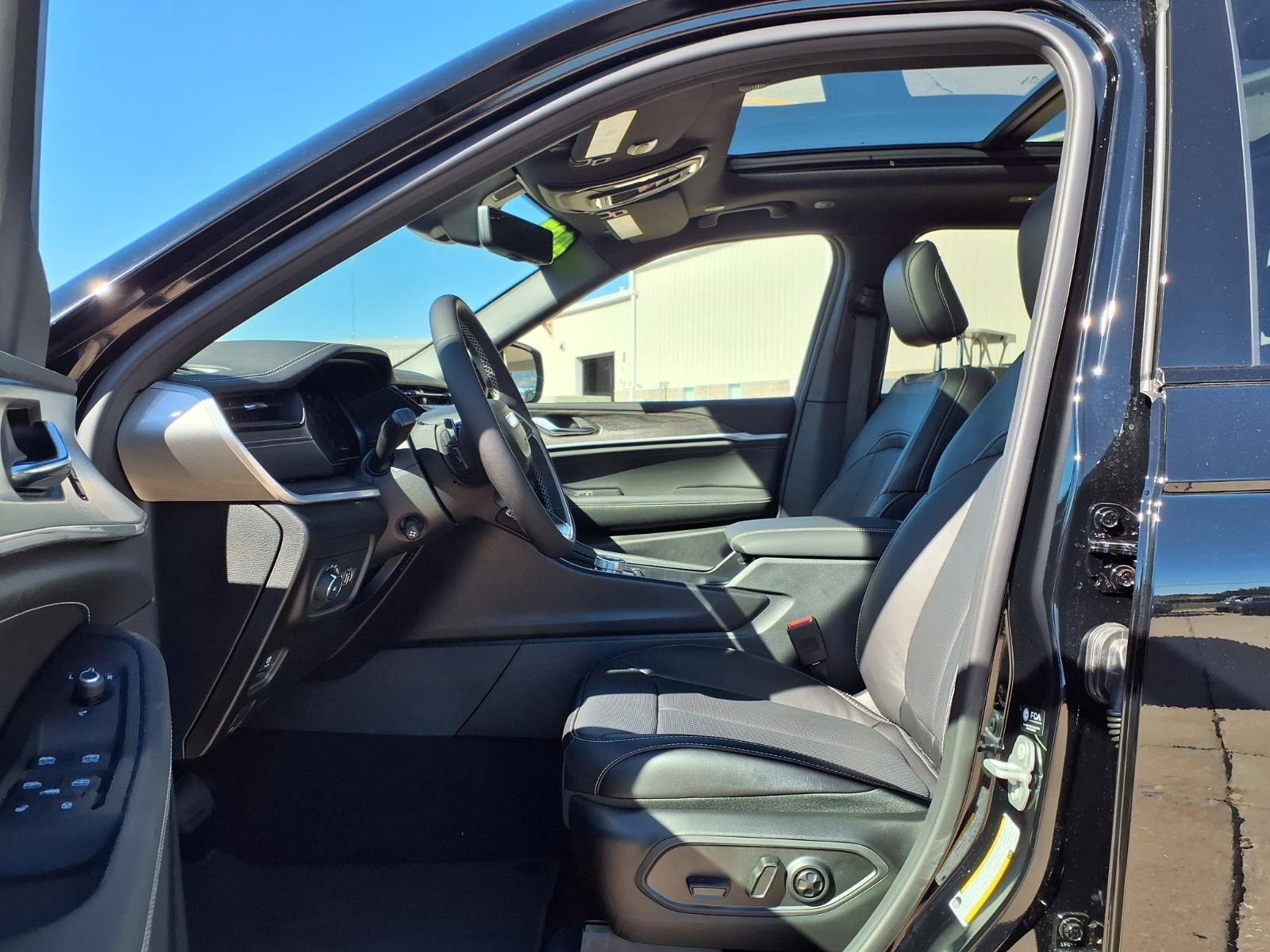 2027 Jeep Grand Cherokee Limited Reserve