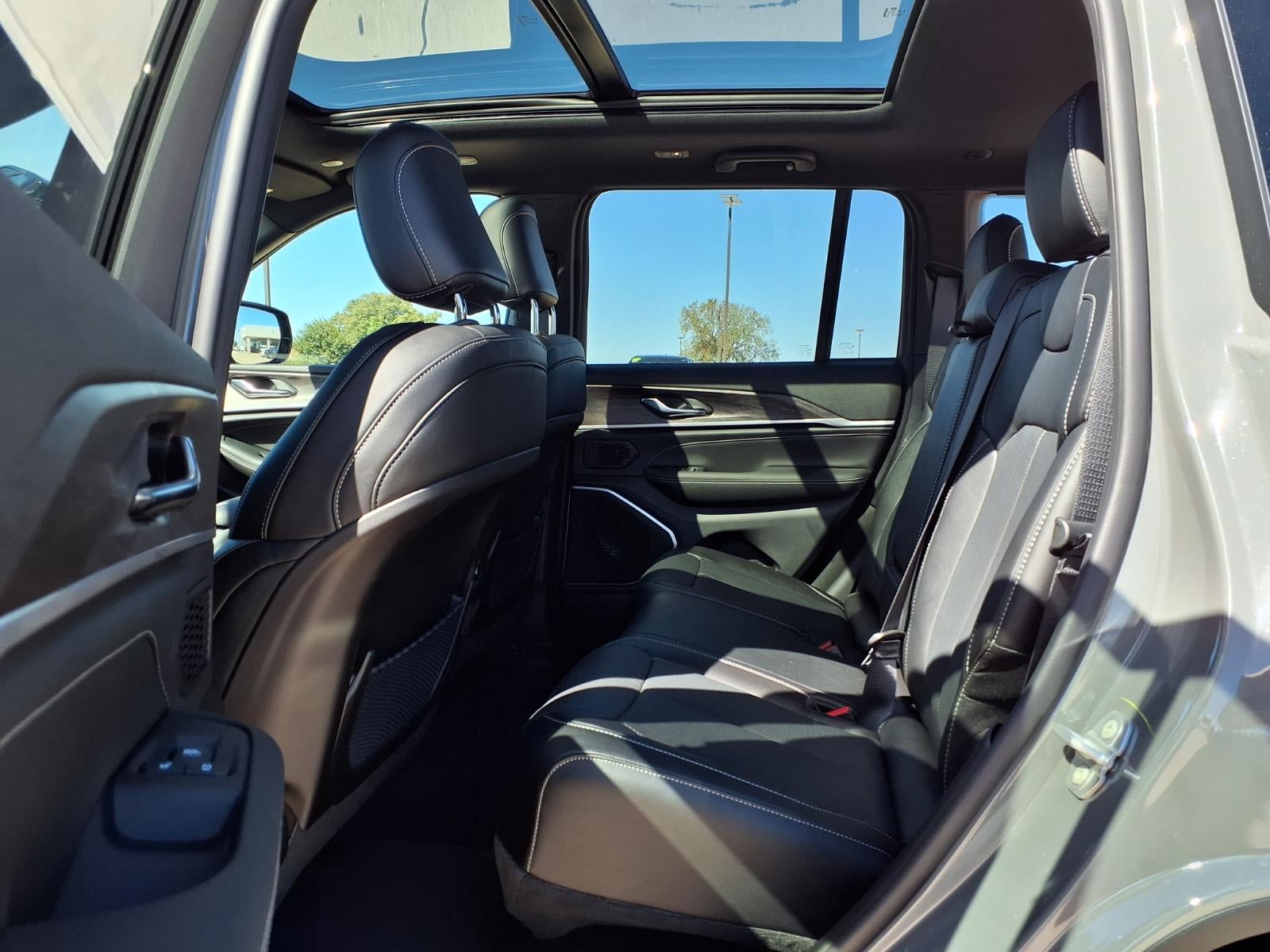2027 Jeep Grand Cherokee Limited Reserve