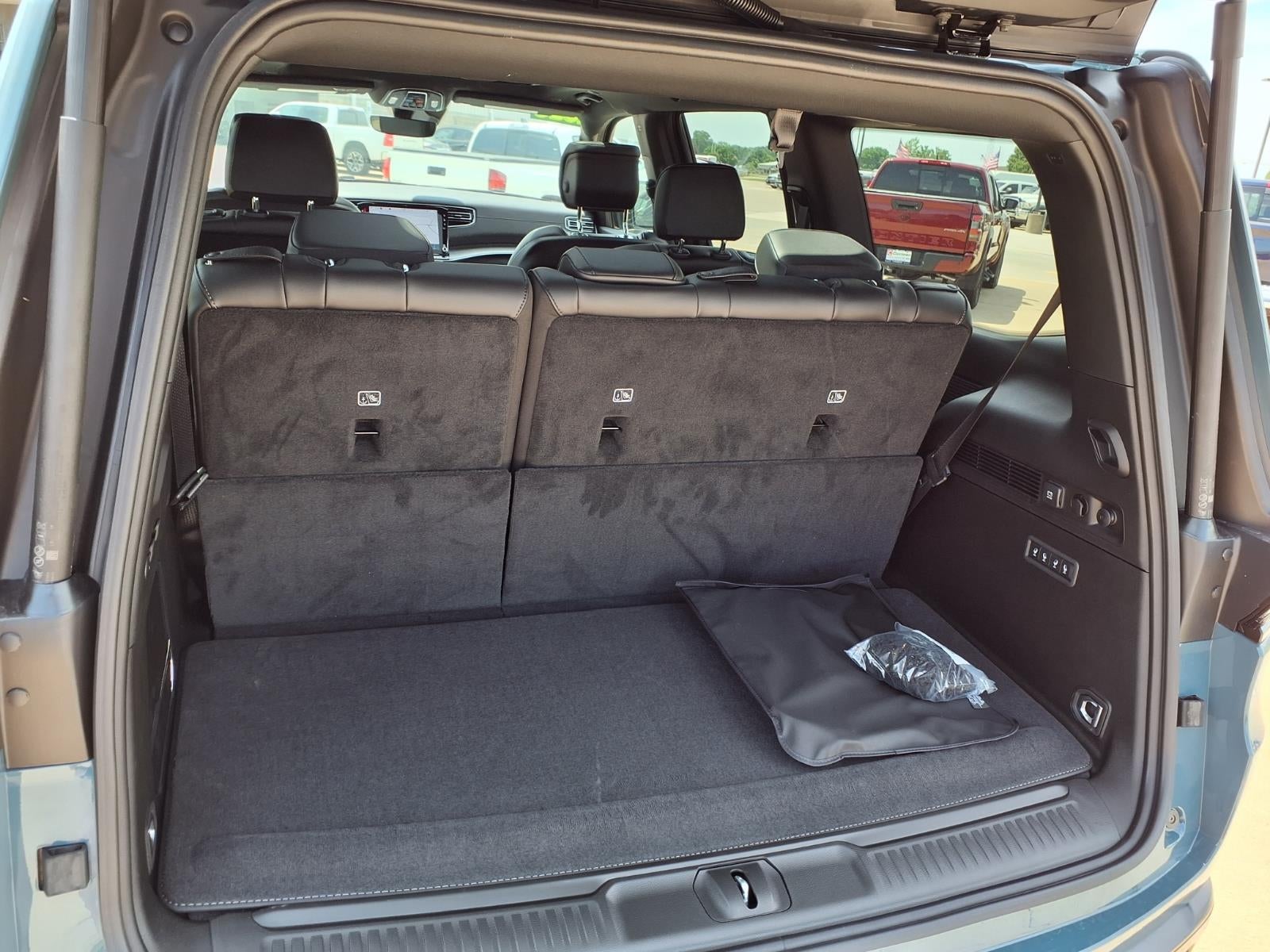 2026 Jeep Grand Wagoneer Base