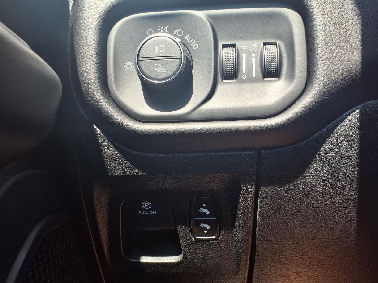 2027 RAM 1500 Big Horn/Lone Star