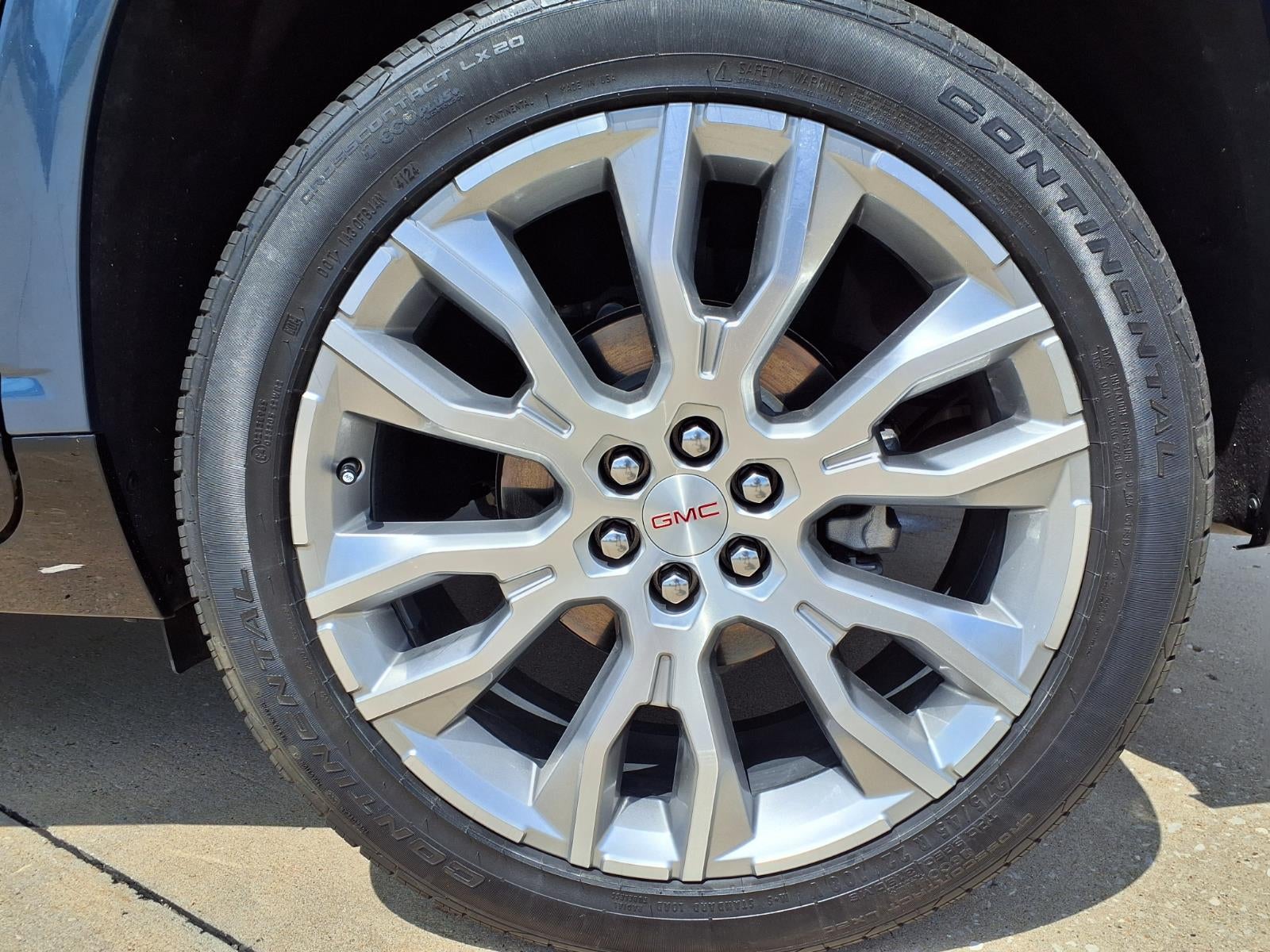 2025 GMC Acadia Denali