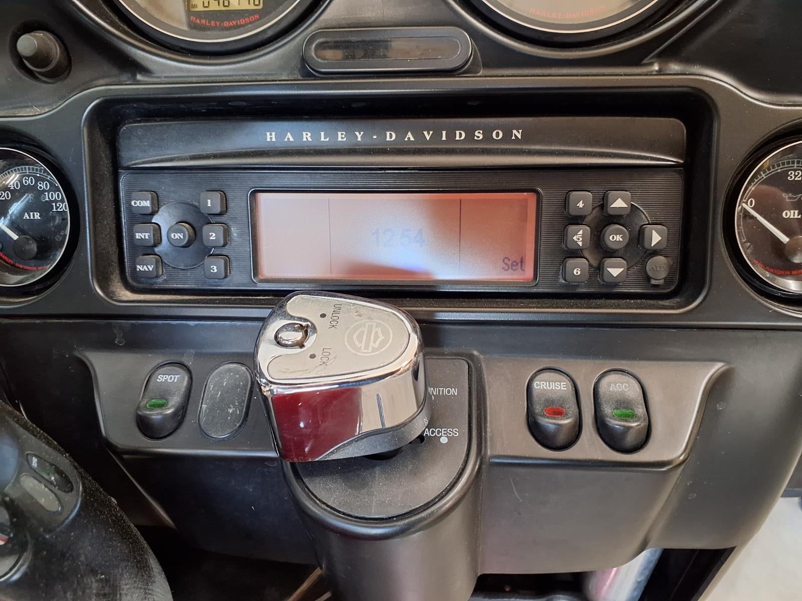 2012 Harley-Davidson FLHTC Base