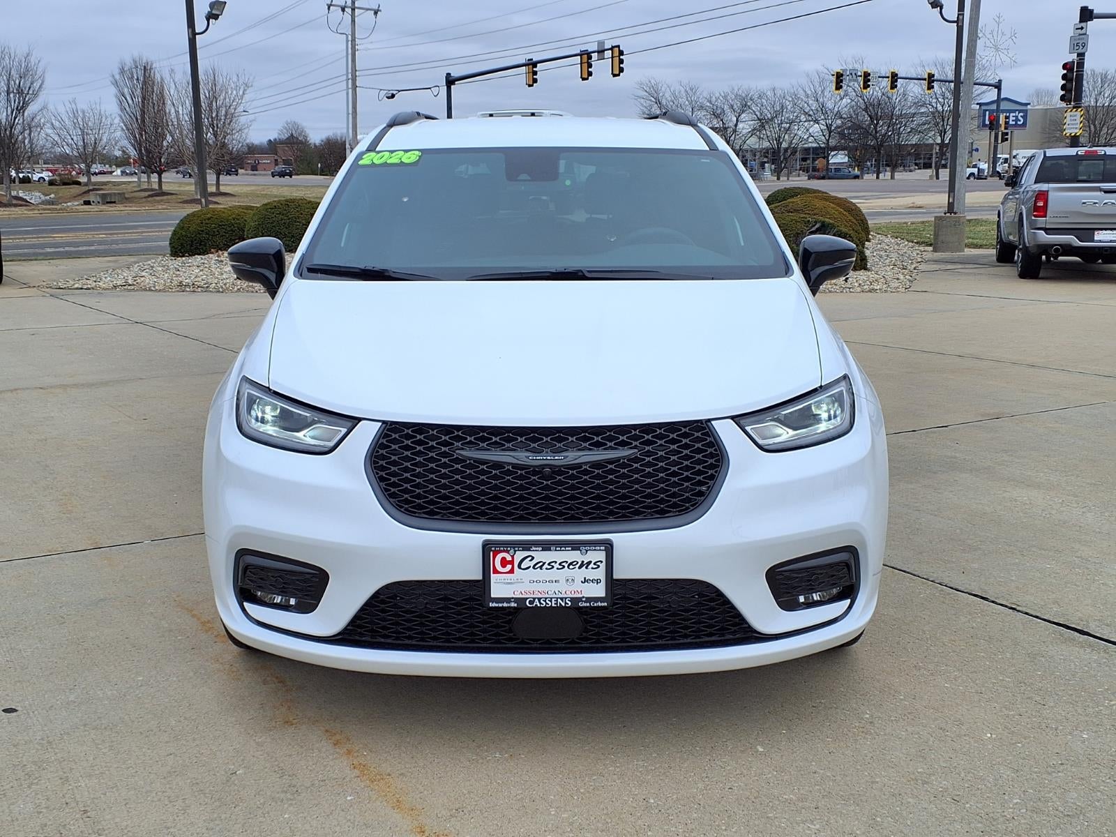 2026 Chrysler Pacifica Select