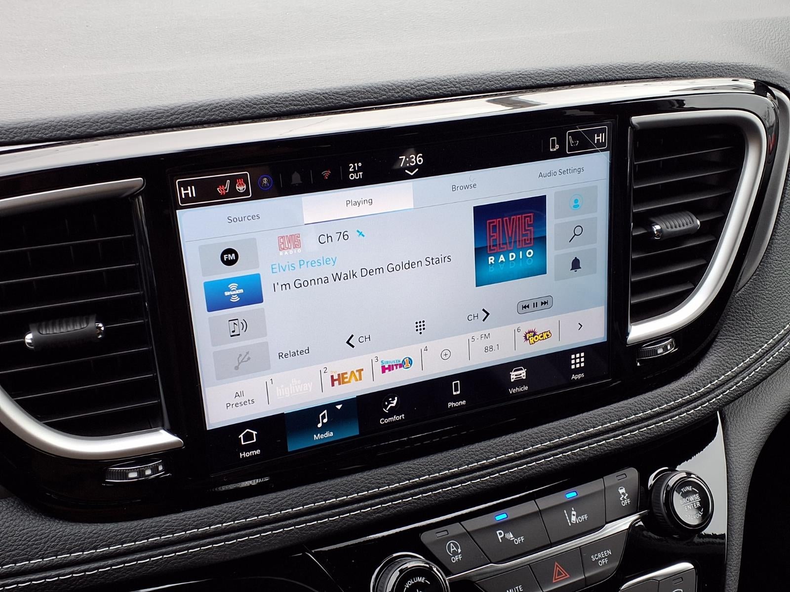 2026 Chrysler Pacifica Select