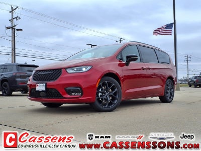 2026 Chrysler Pacifica Select