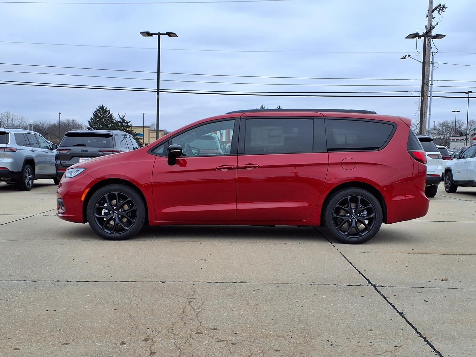 2026 Chrysler Pacifica Select