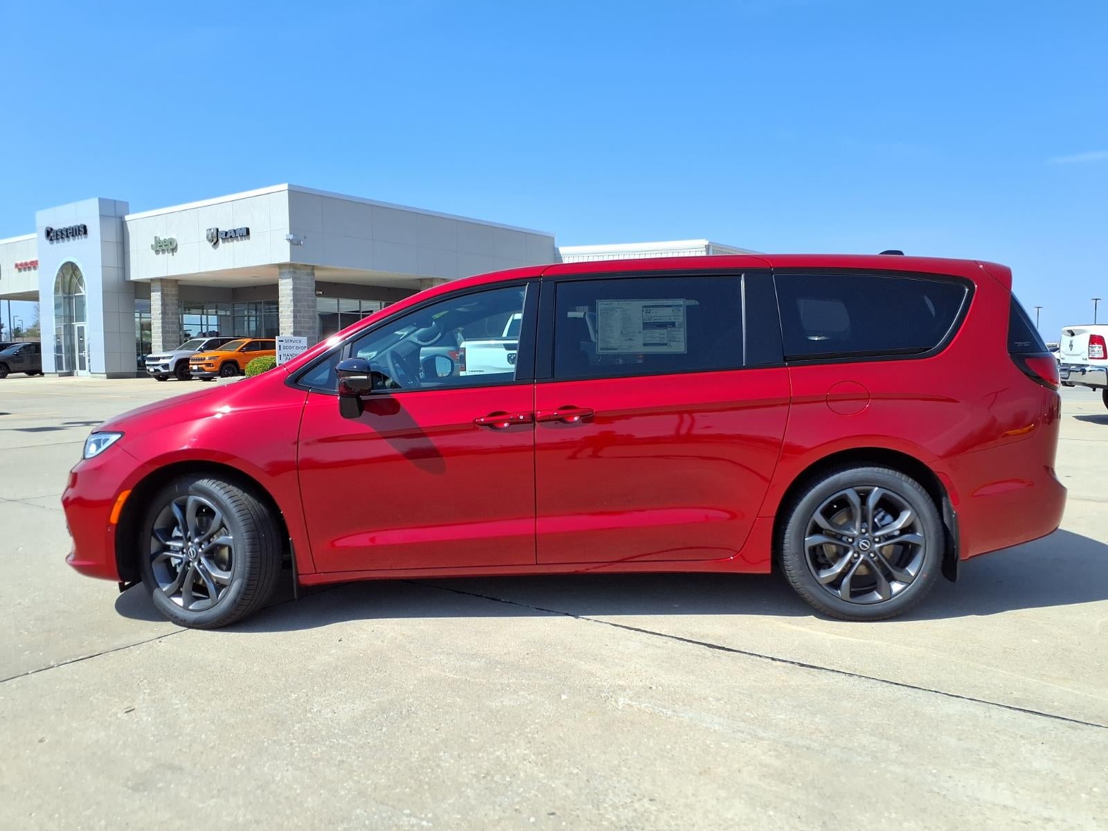 2026 Chrysler Pacifica Select