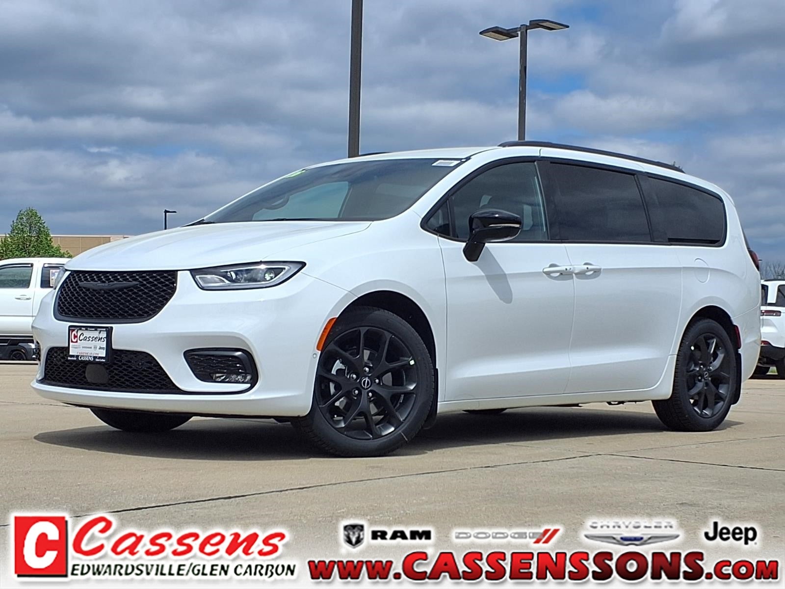 2026 Chrysler Pacifica Select