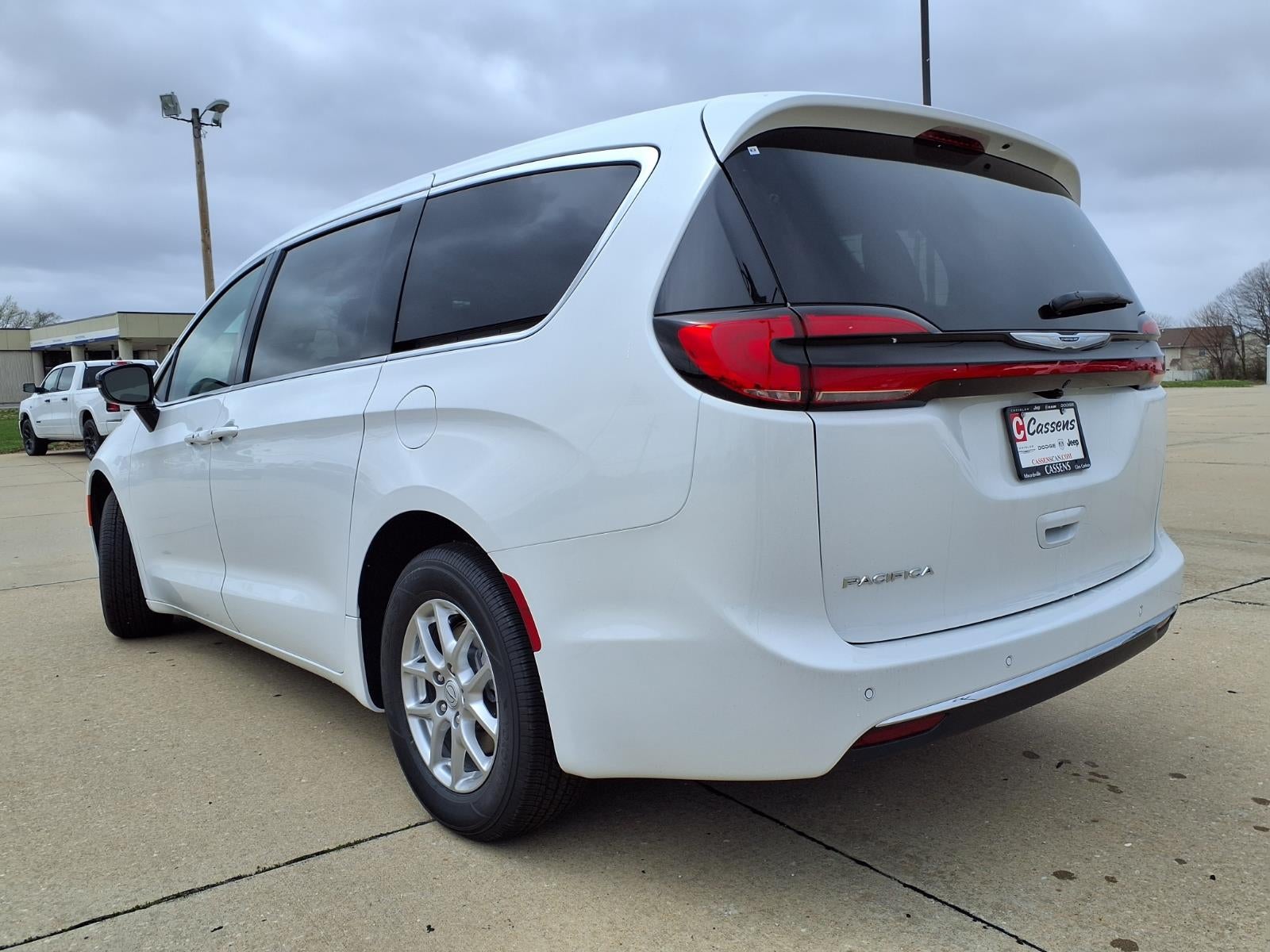 2026 Chrysler Pacifica Select