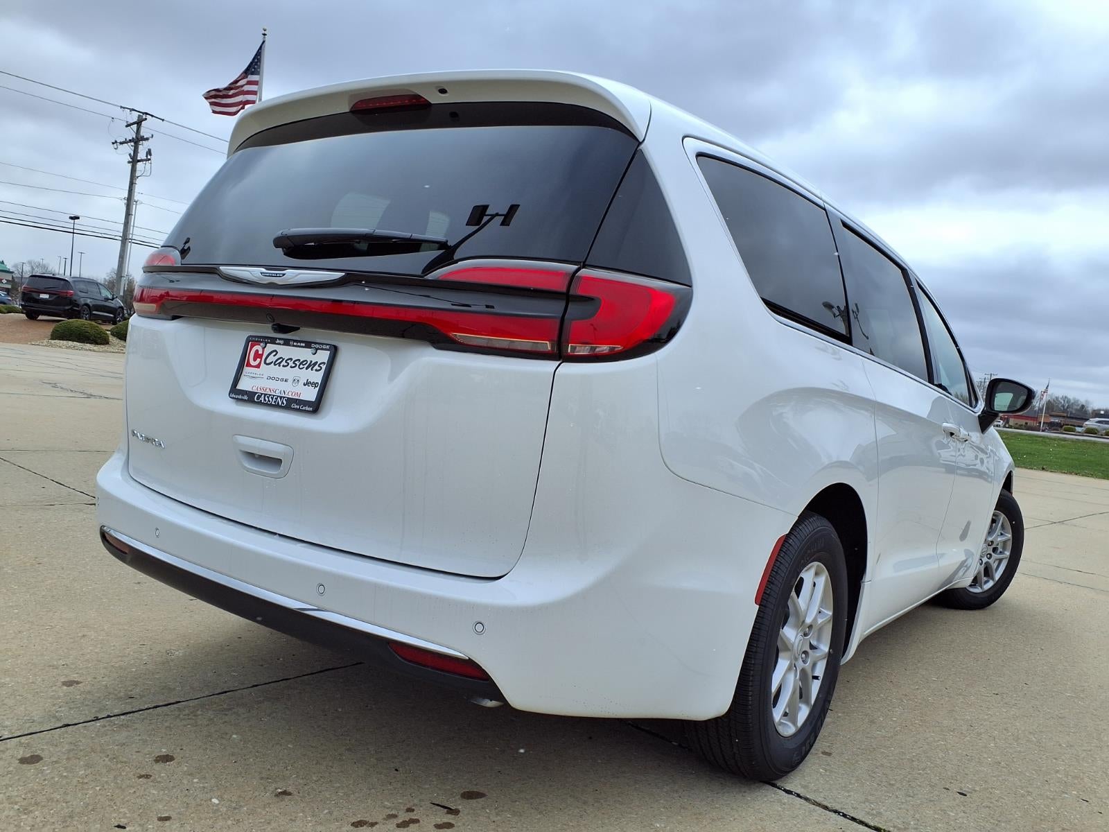 2026 Chrysler Pacifica Select