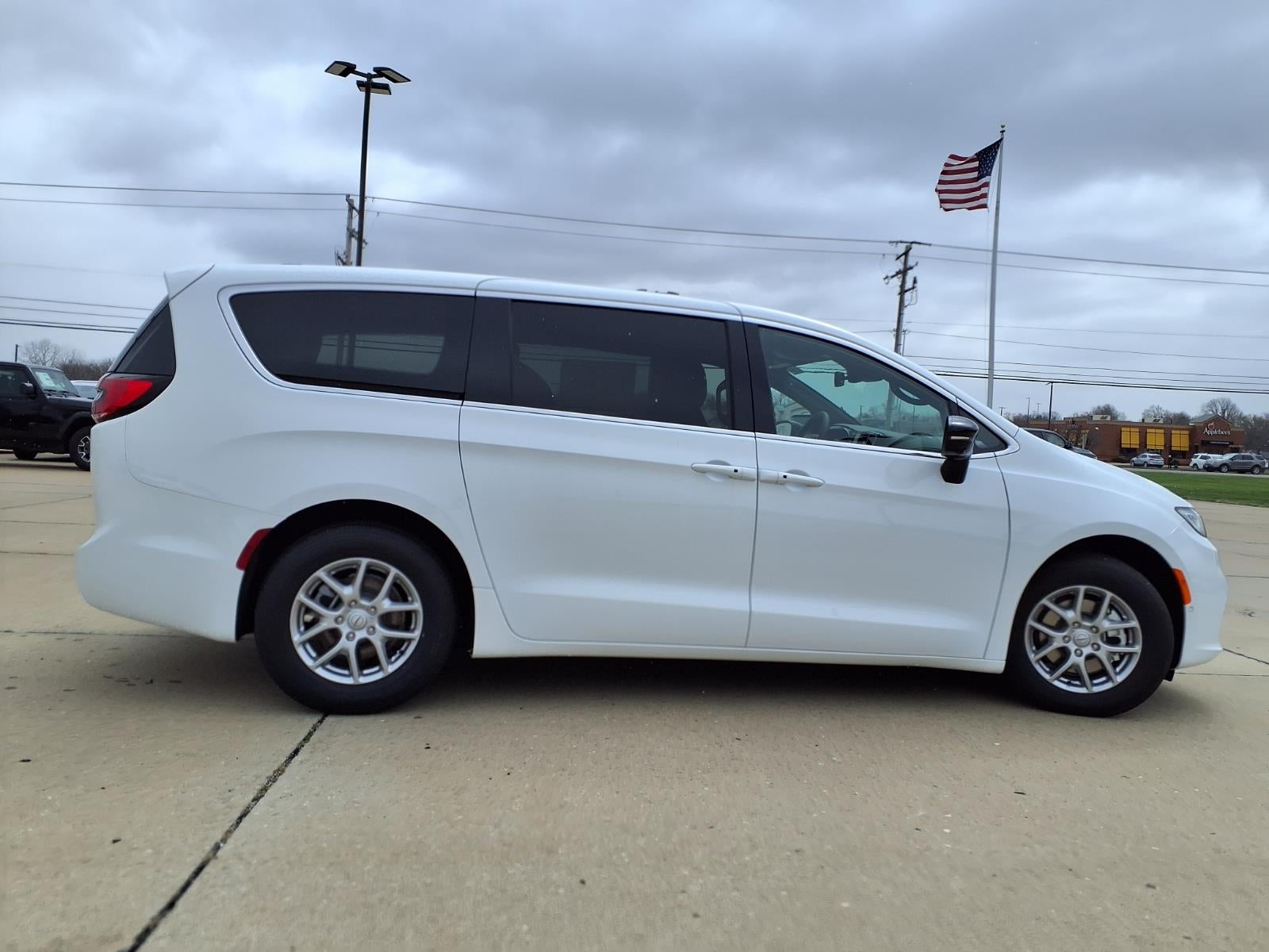 2026 Chrysler Pacifica Select