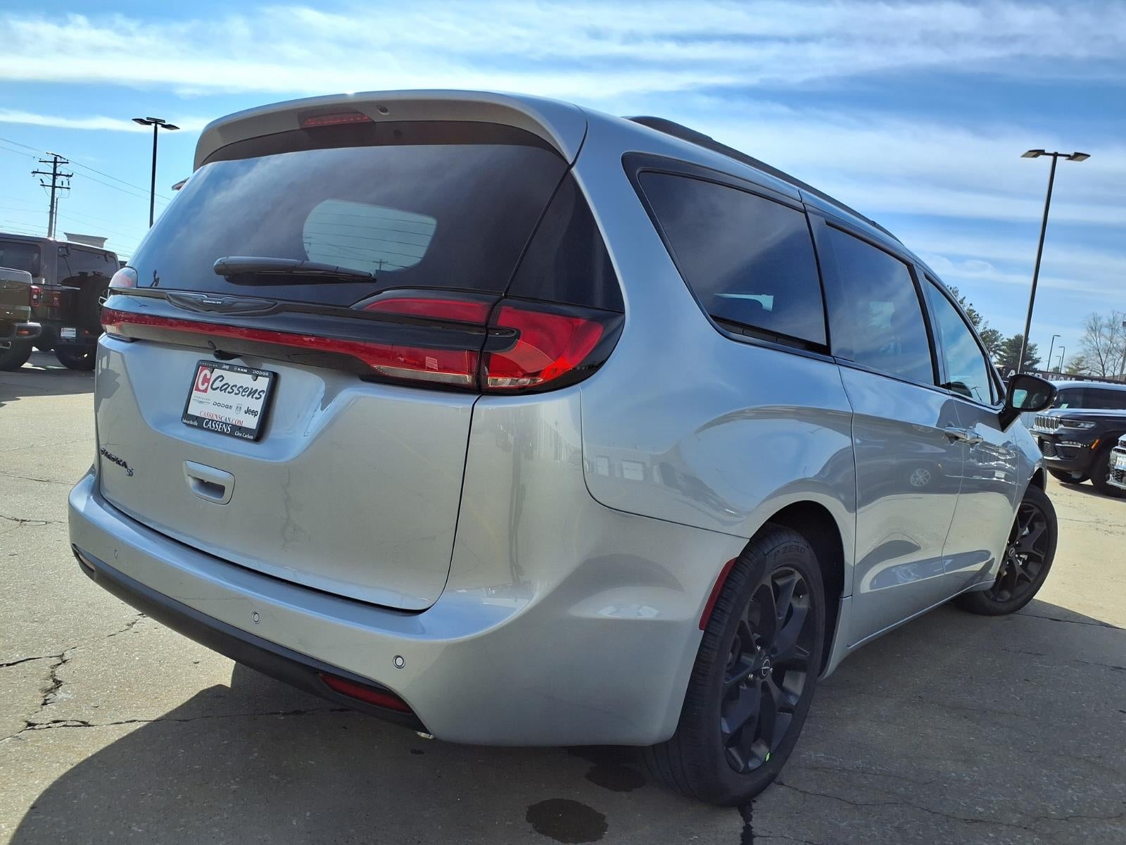 2026 Chrysler Pacifica Select