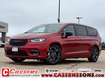 2026 Chrysler Pacifica Select