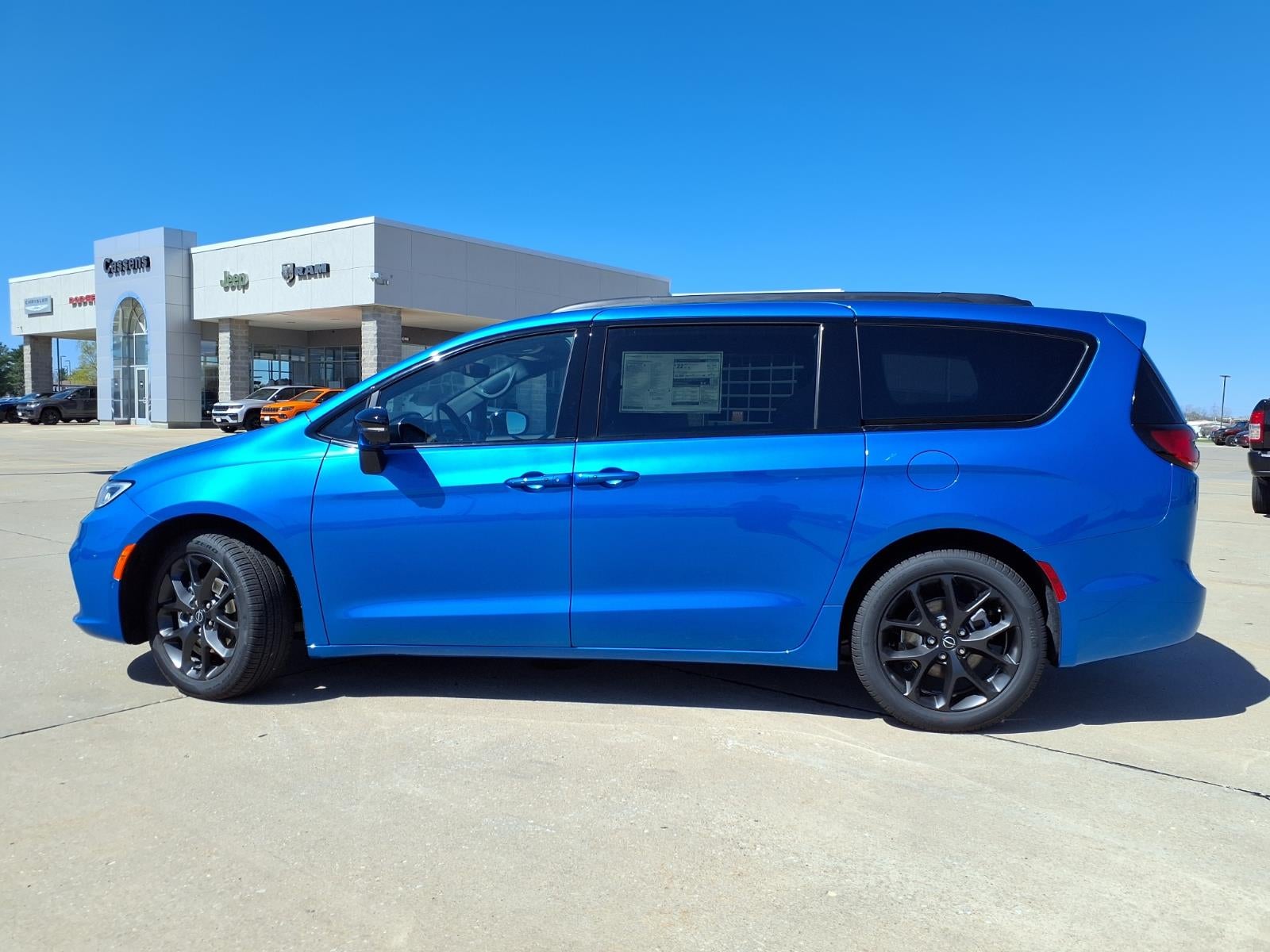 2026 Chrysler Pacifica Select
