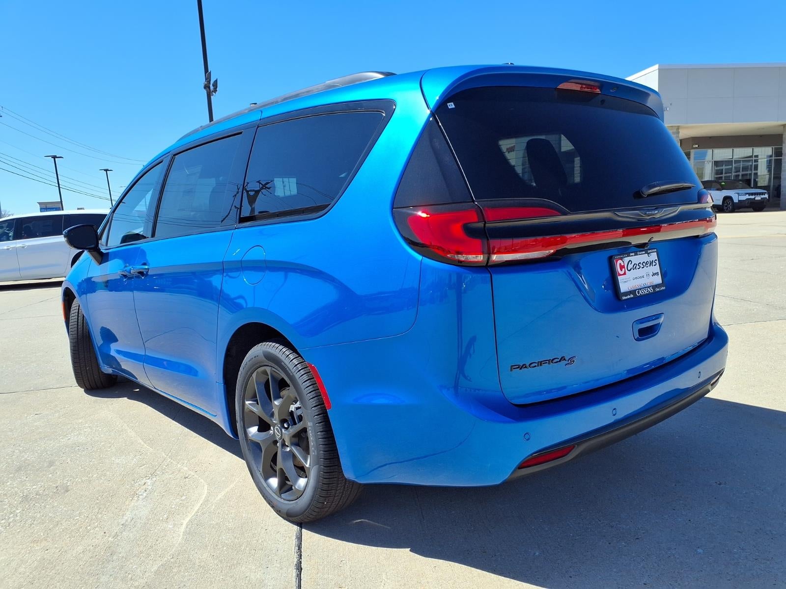 2026 Chrysler Pacifica Select