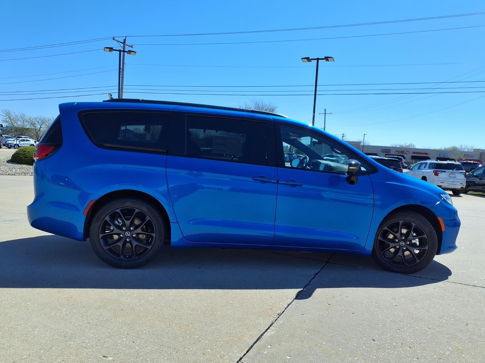 2026 Chrysler Pacifica Select